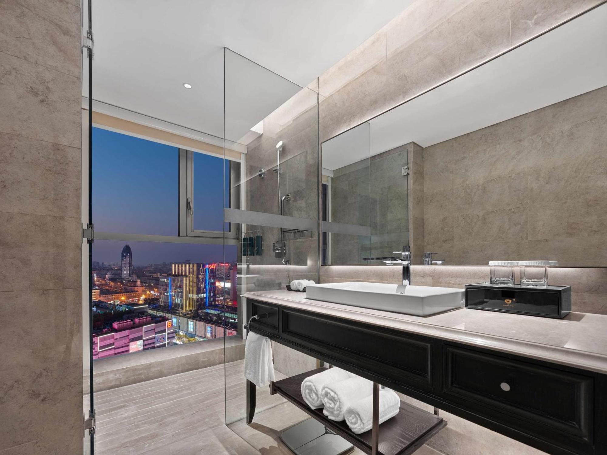 Doubletree By Hilton Uy Hải Ngoại thất bức ảnh